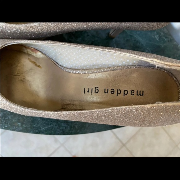 Gold Heels - Picture 5 of 5